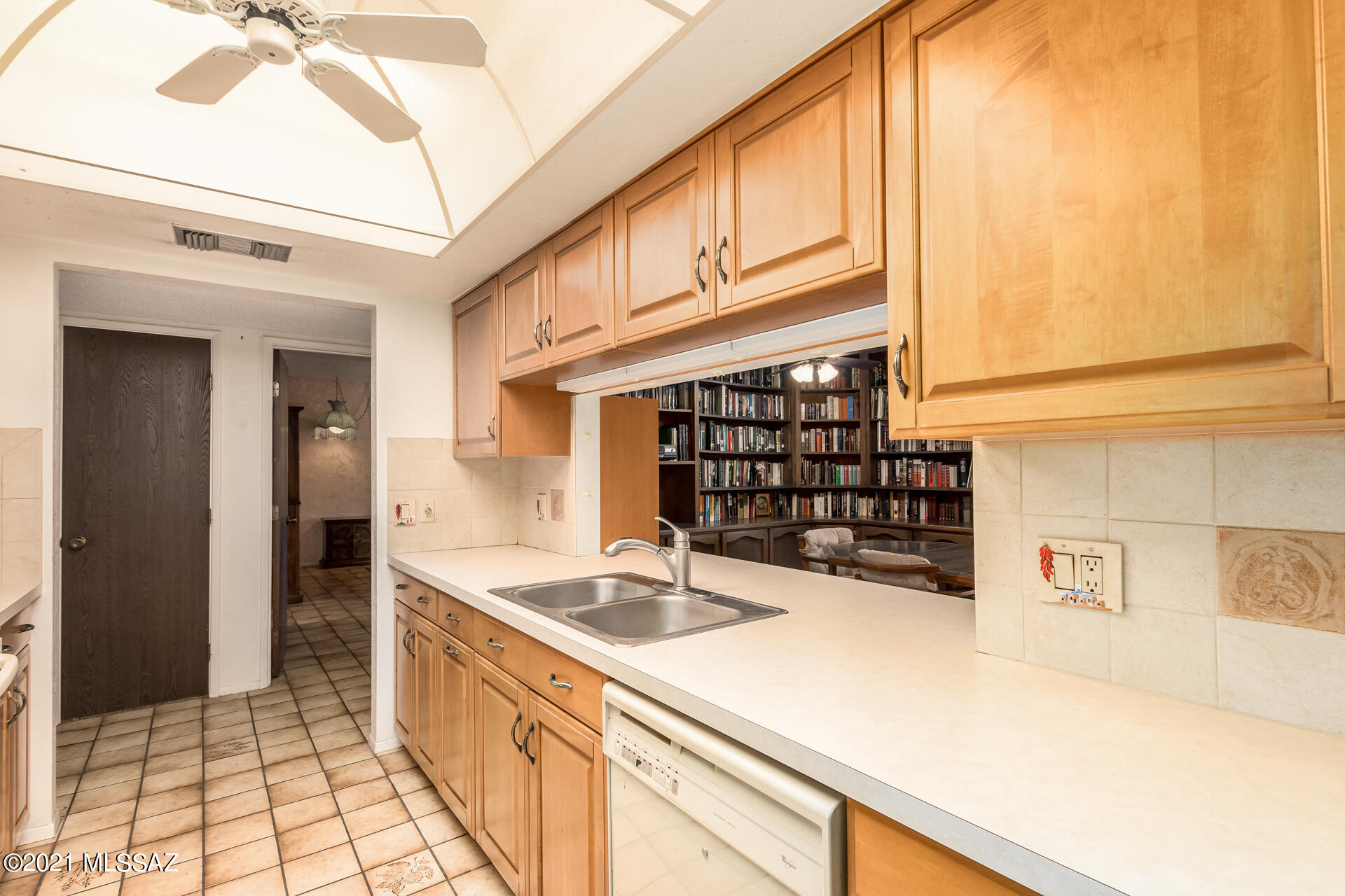 7001 E Hacienda Reposo