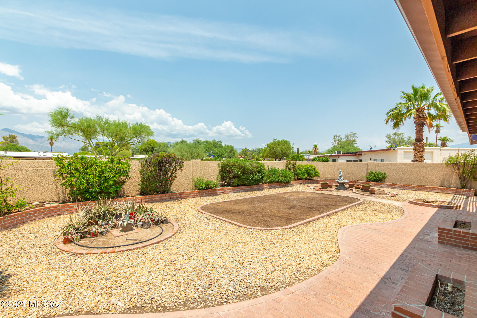 7001 E Hacienda Reposo