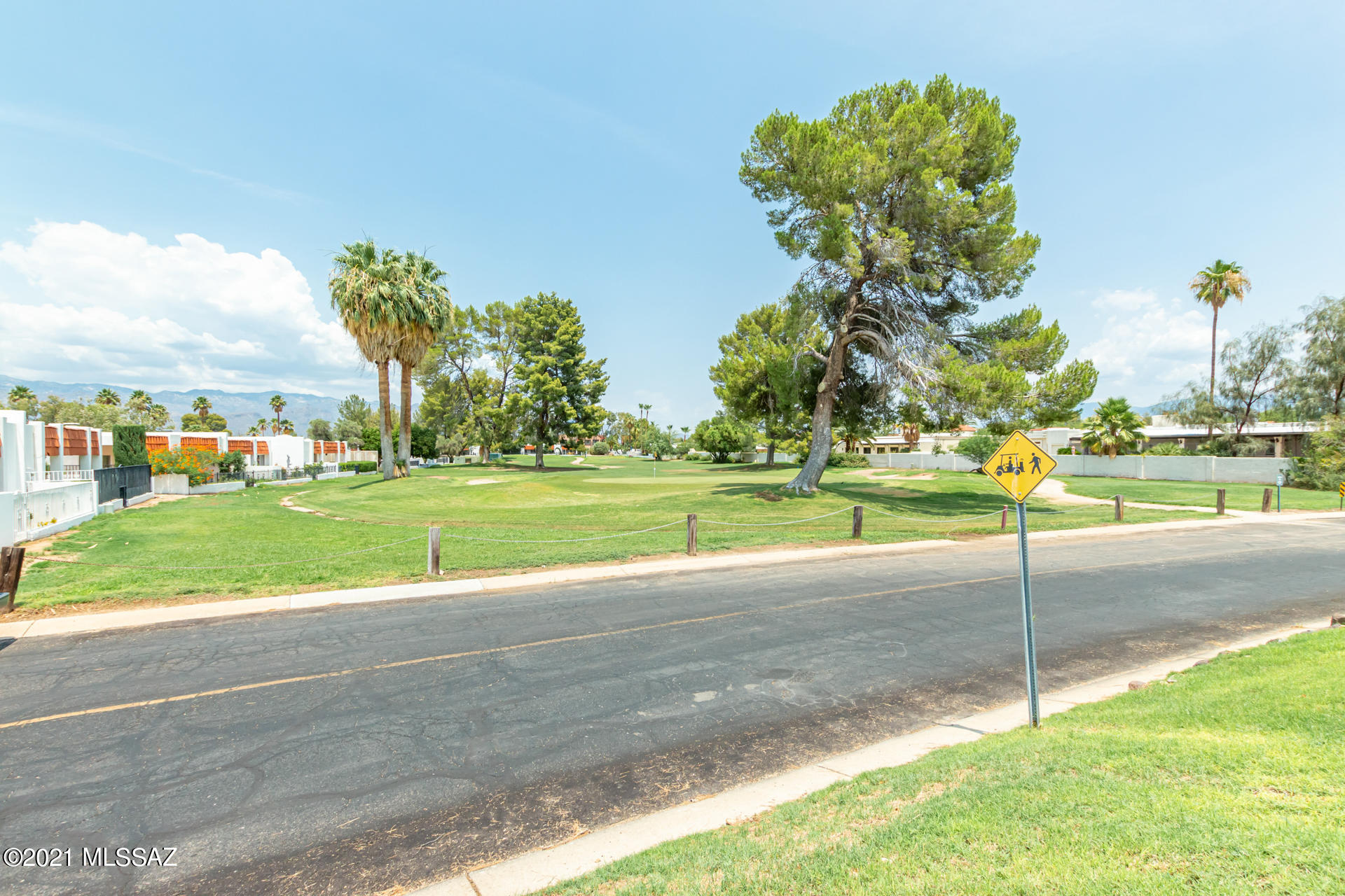 7001 E Hacienda Reposo