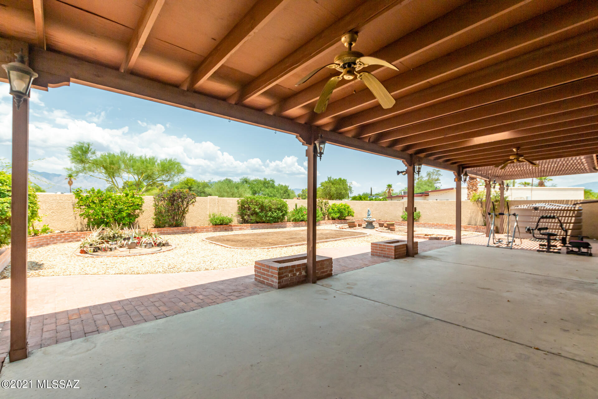 7001 E Hacienda Reposo