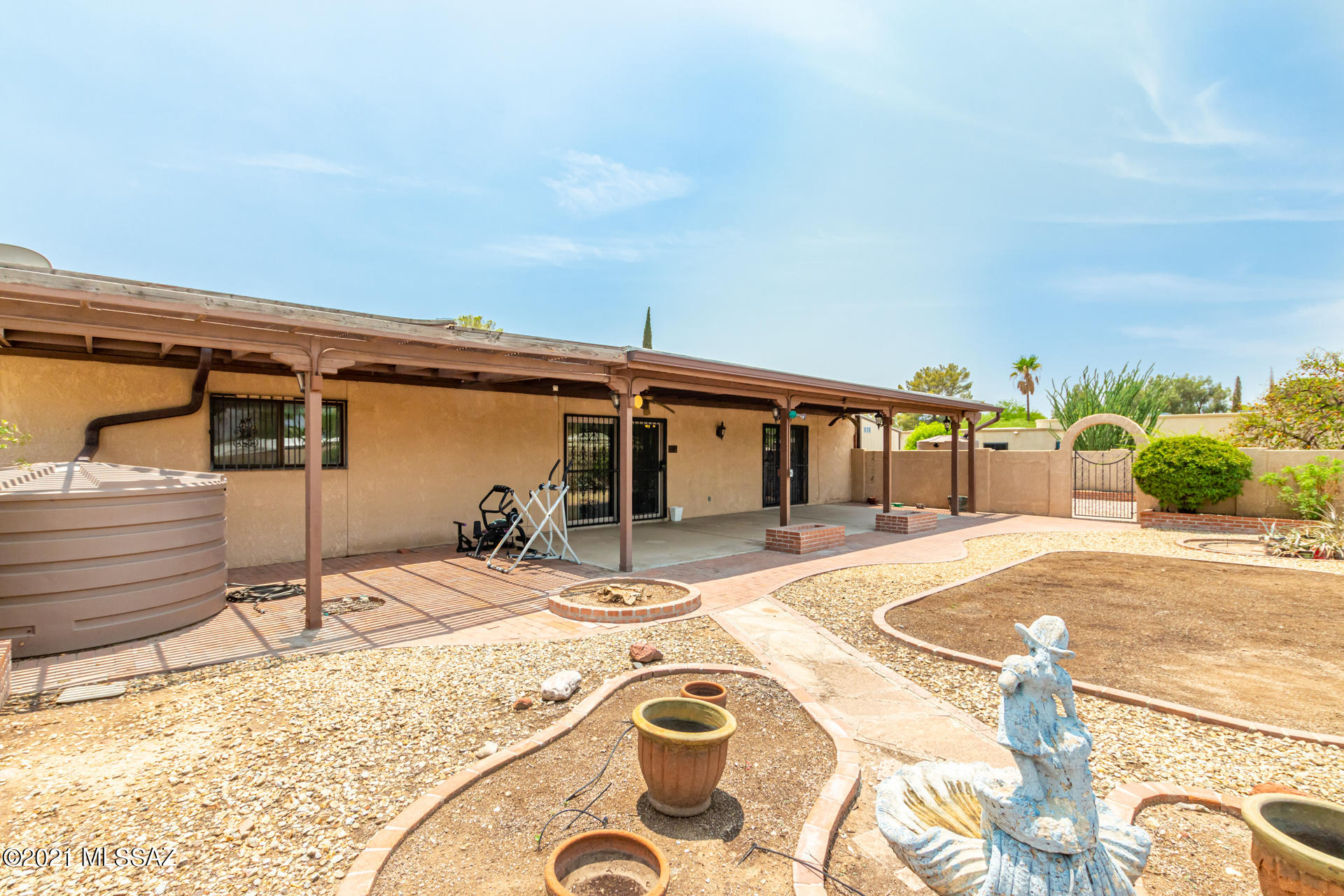 7001 E Hacienda Reposo