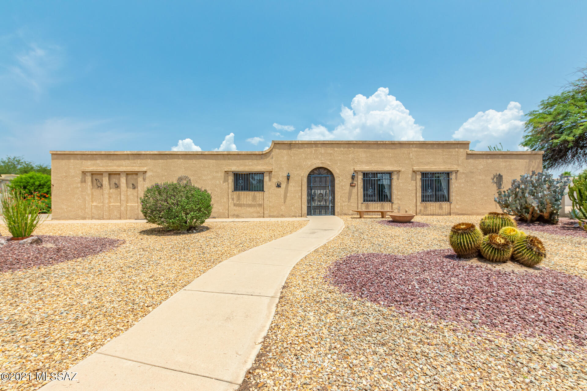 7001 E Hacienda Reposo