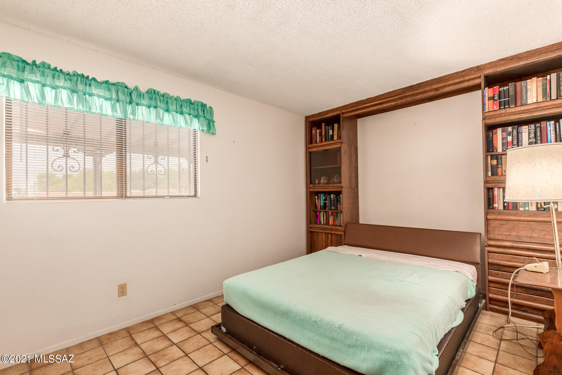 7001 E Hacienda Reposo