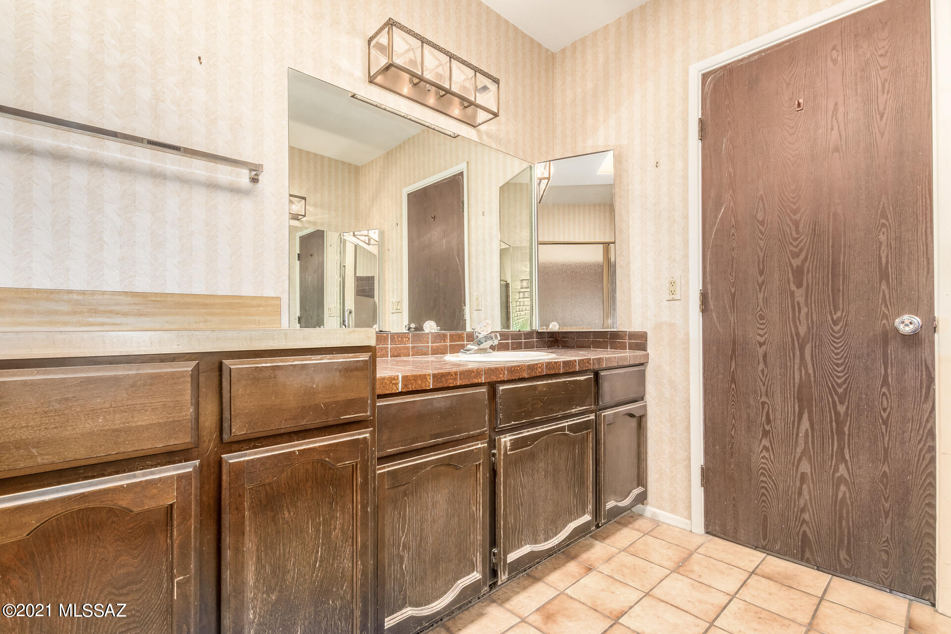 7001 E Hacienda Reposo