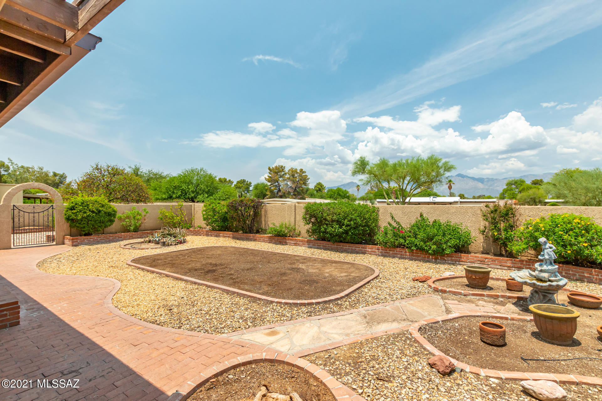 7001 E Hacienda Reposo