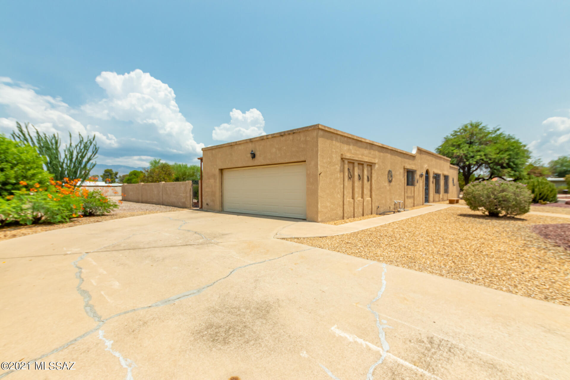 7001 E Hacienda Reposo