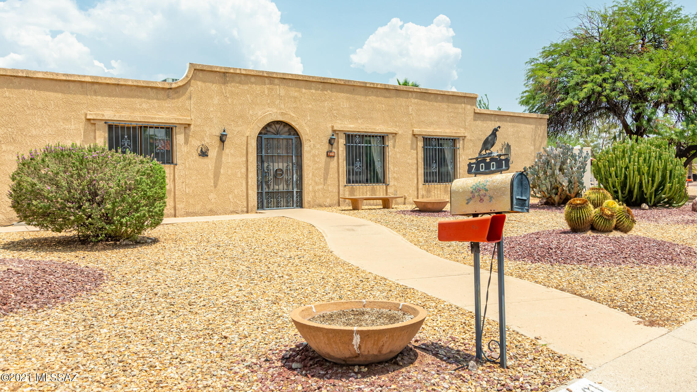 7001 E Hacienda Reposo