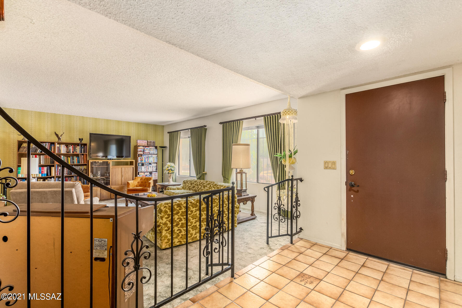 7001 E Hacienda Reposo