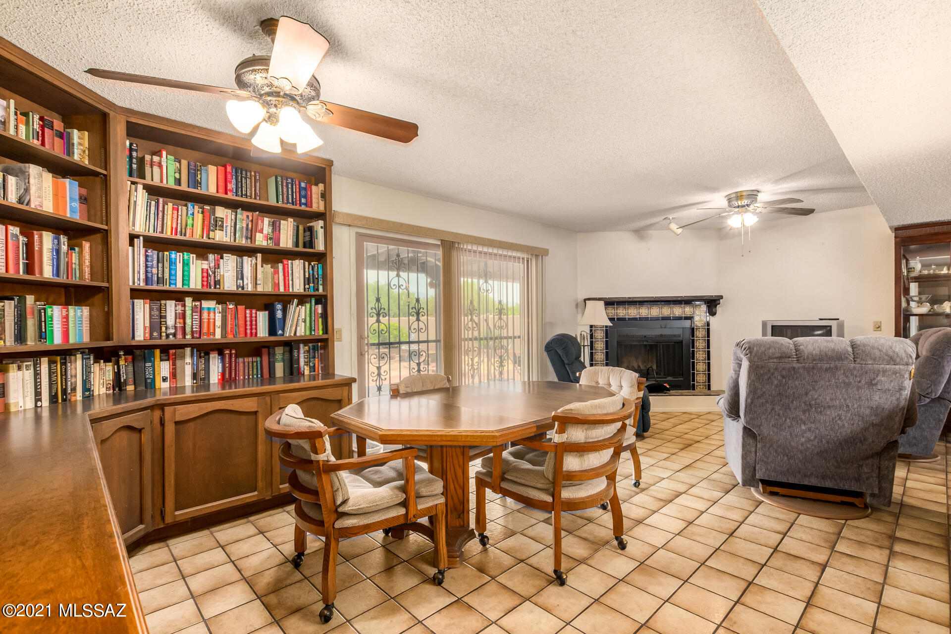 7001 E Hacienda Reposo