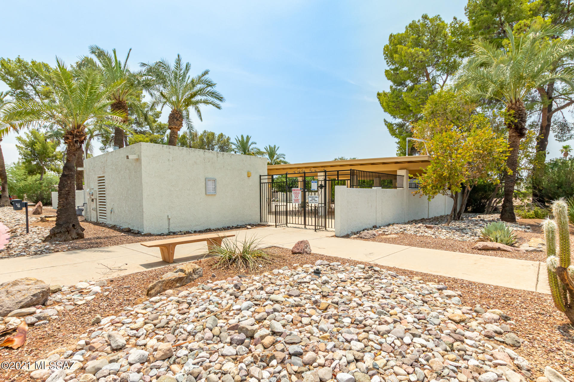 7001 E Hacienda Reposo