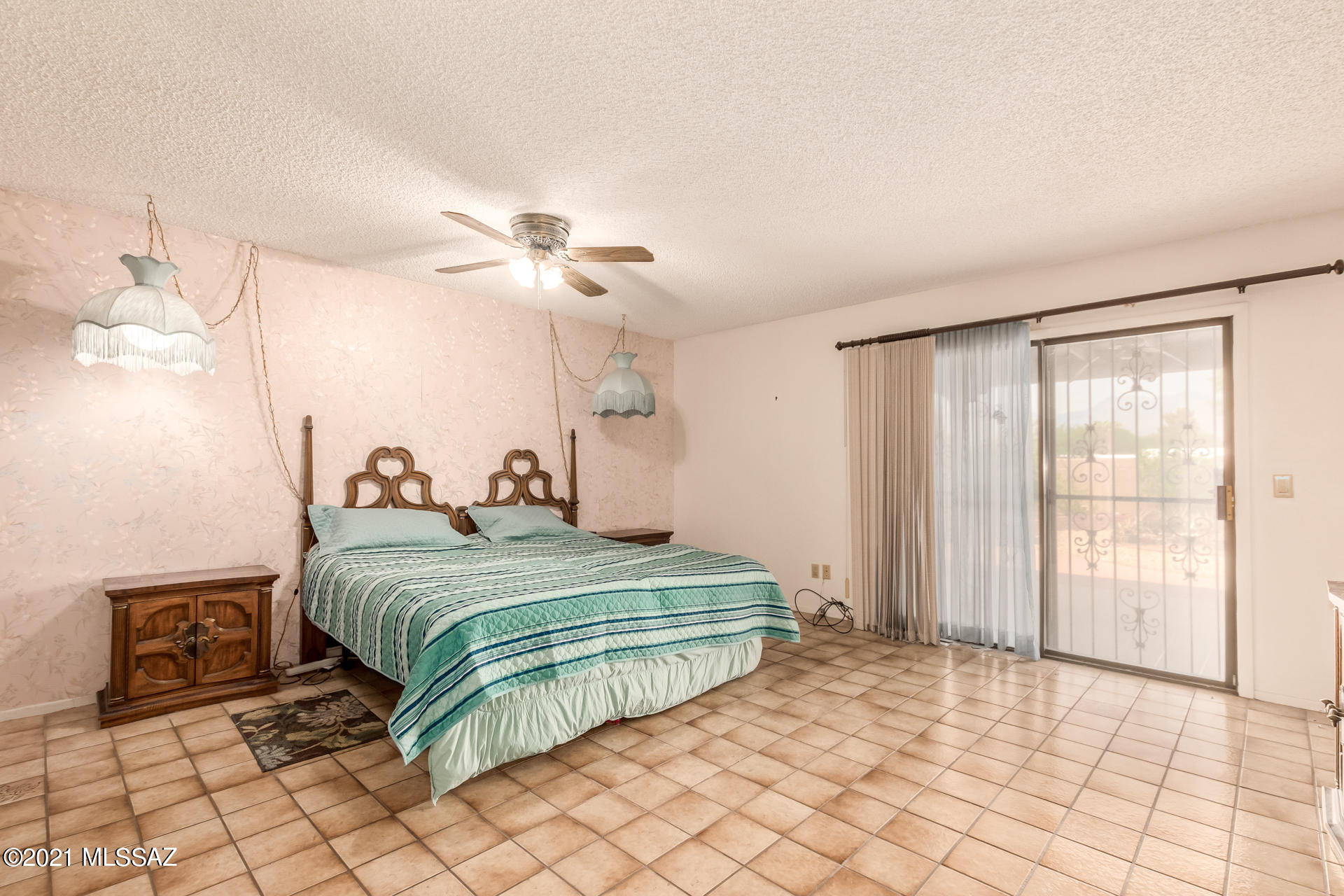 7001 E Hacienda Reposo