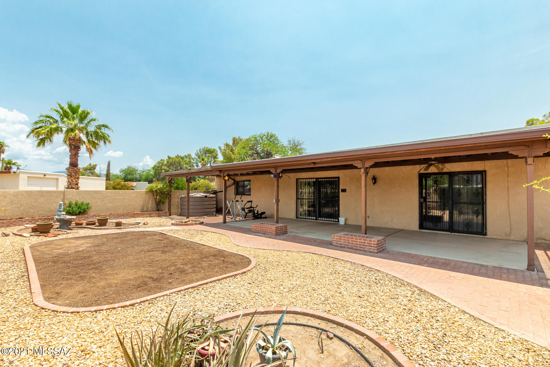 7001 E Hacienda Reposo