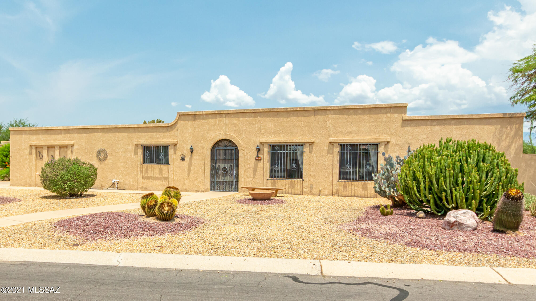 7001 E Hacienda Reposo