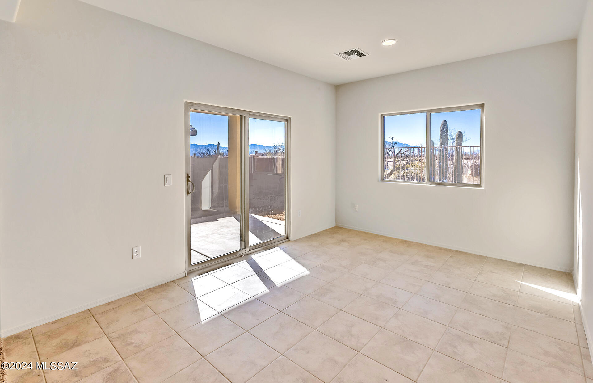 885 W Calle El Acuario