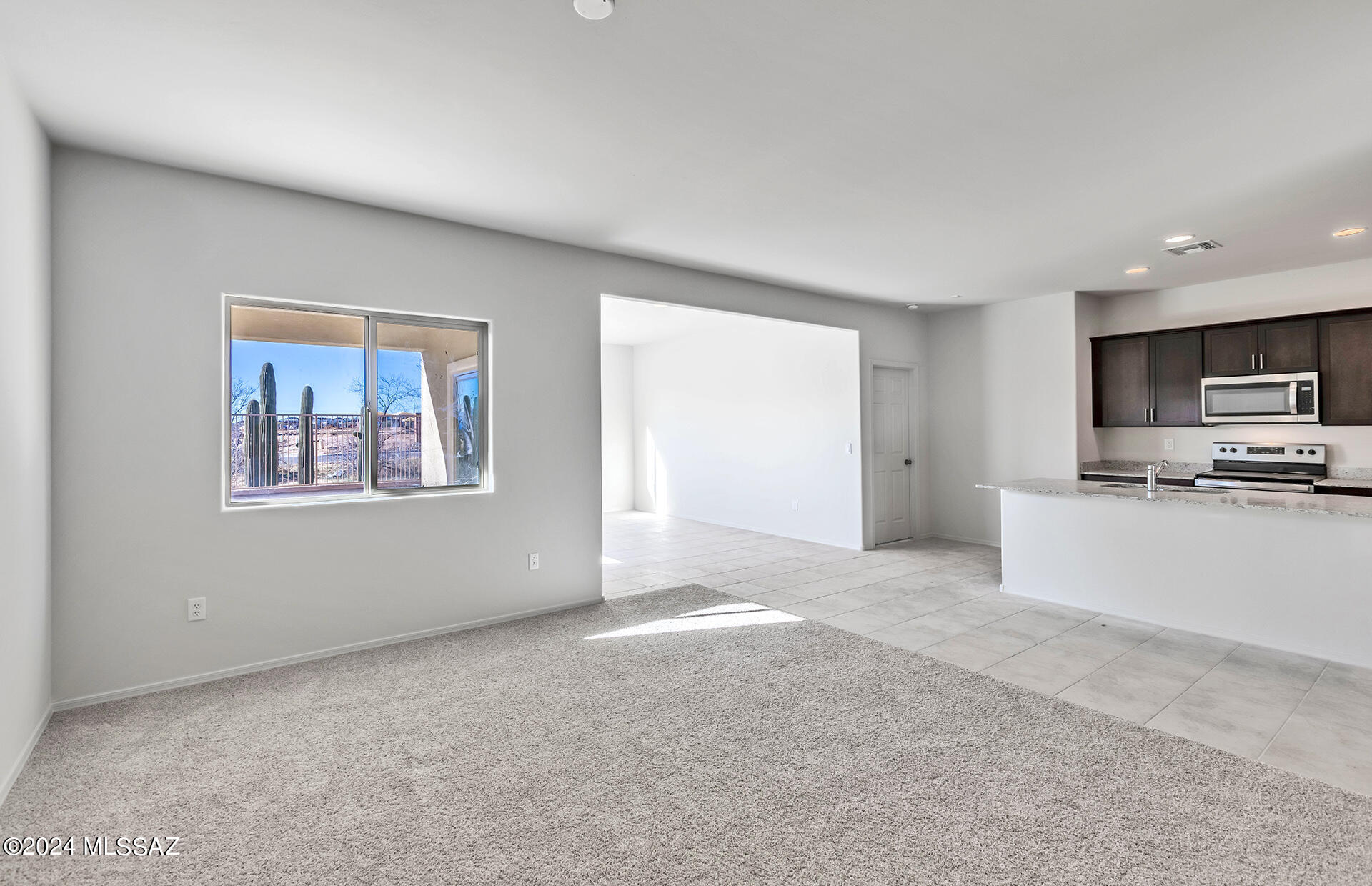 885 W Calle El Acuario