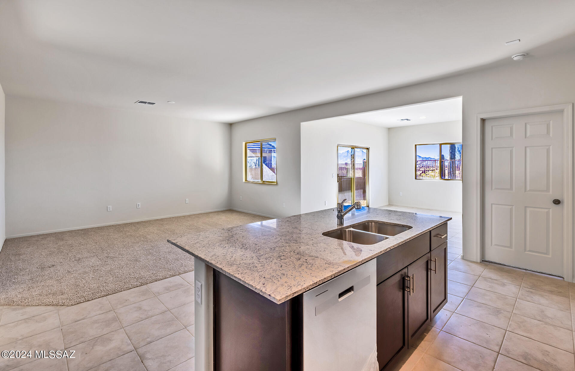 885 W Calle El Acuario