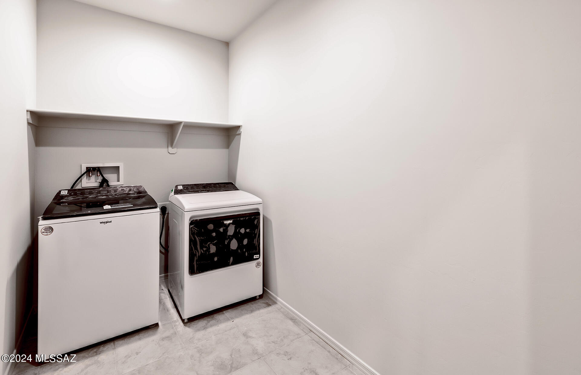 885 W Calle El Acuario