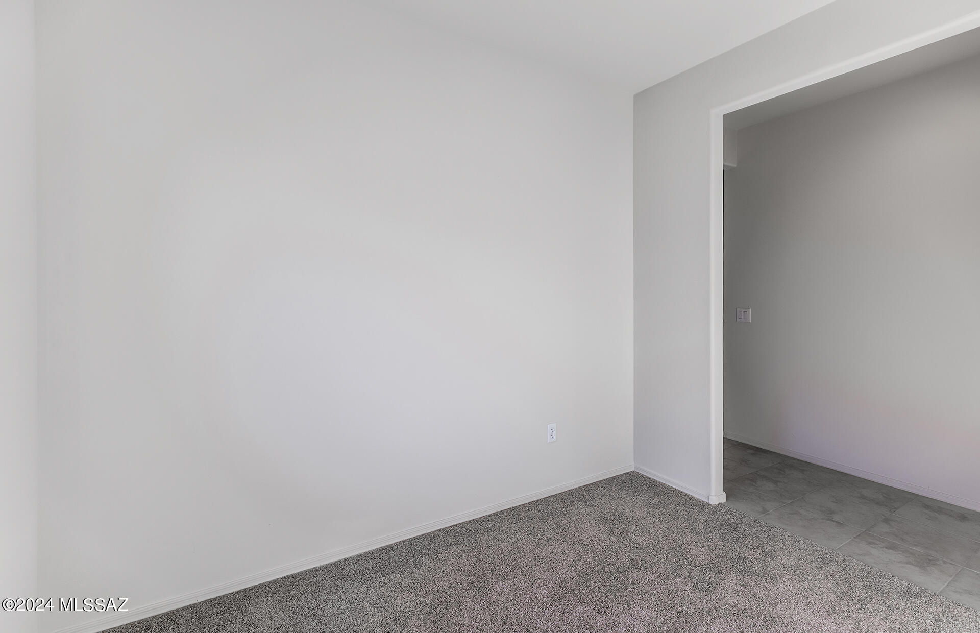 885 W Calle El Acuario