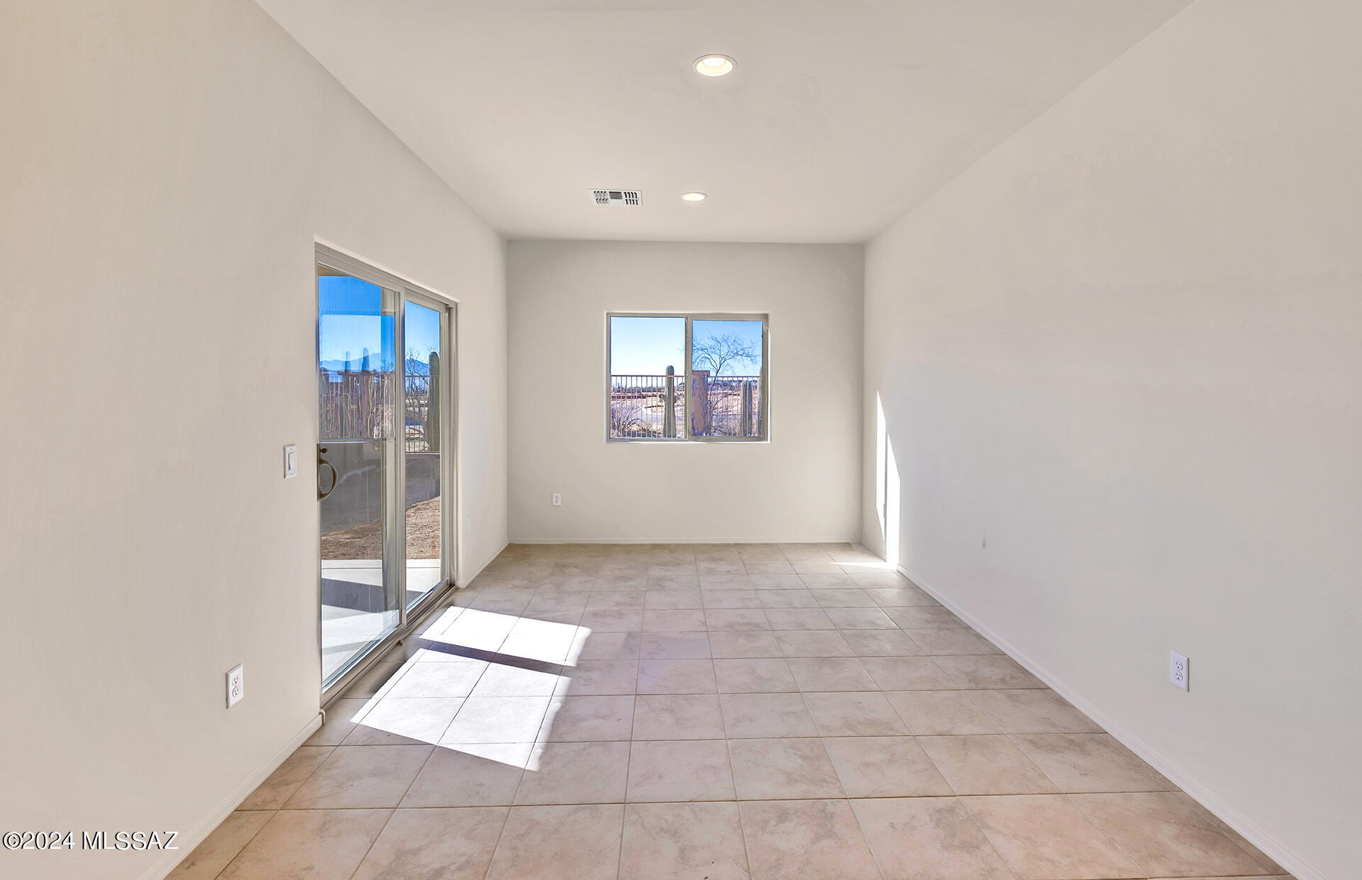 885 W Calle El Acuario