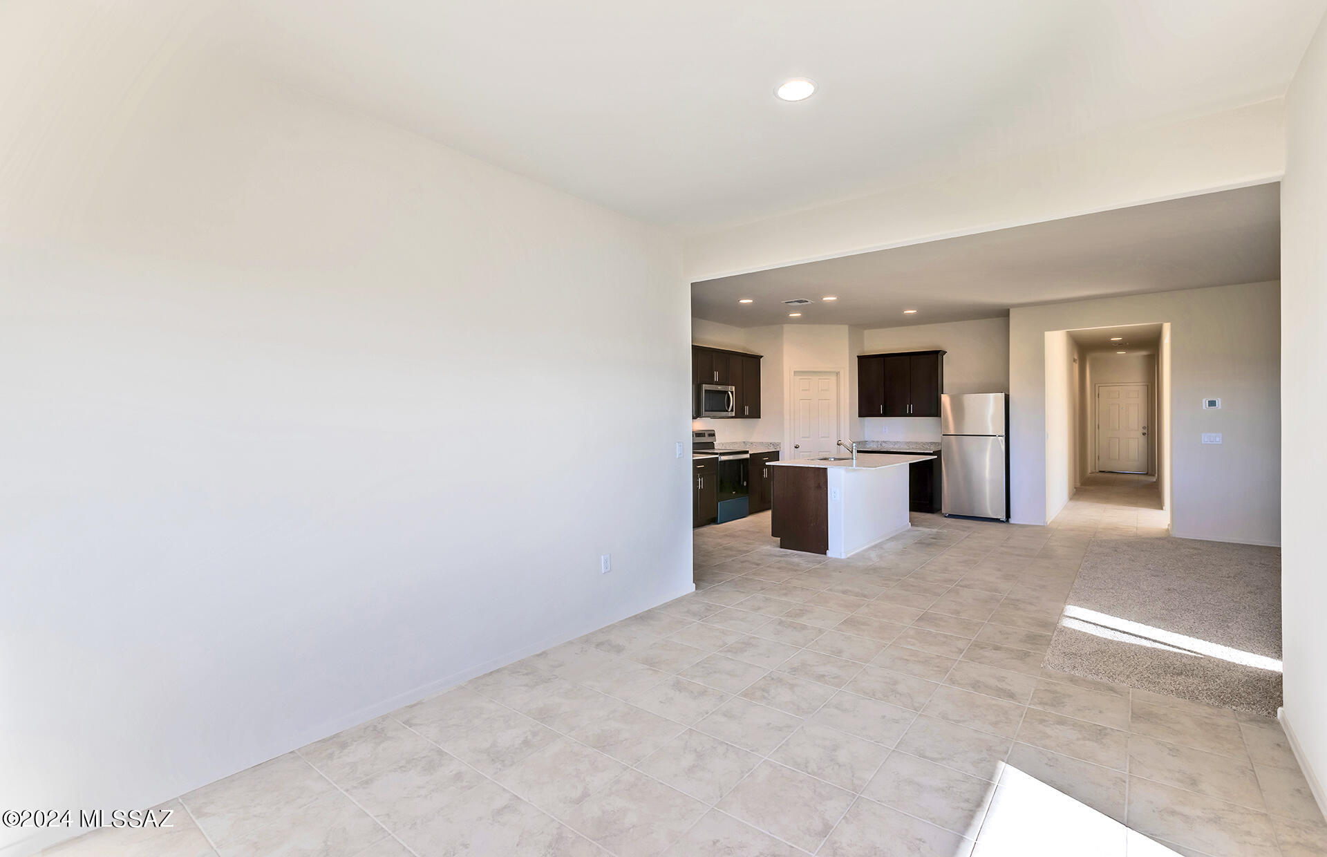 885 W Calle El Acuario