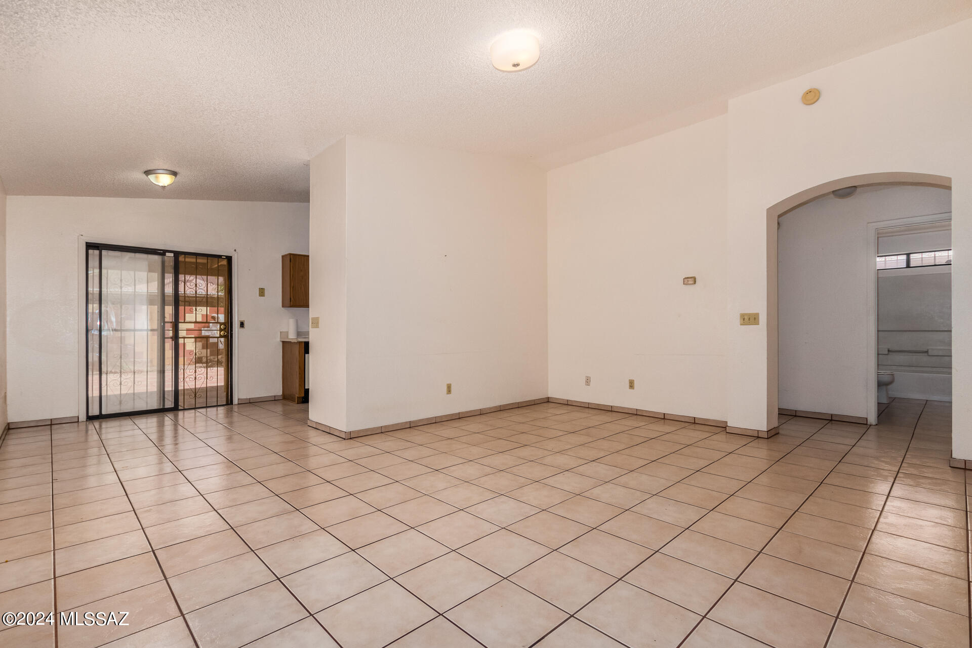 1600 W Mulholland Court