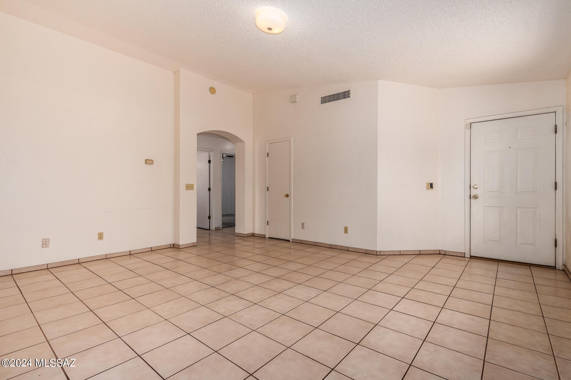 1600 W Mulholland Court