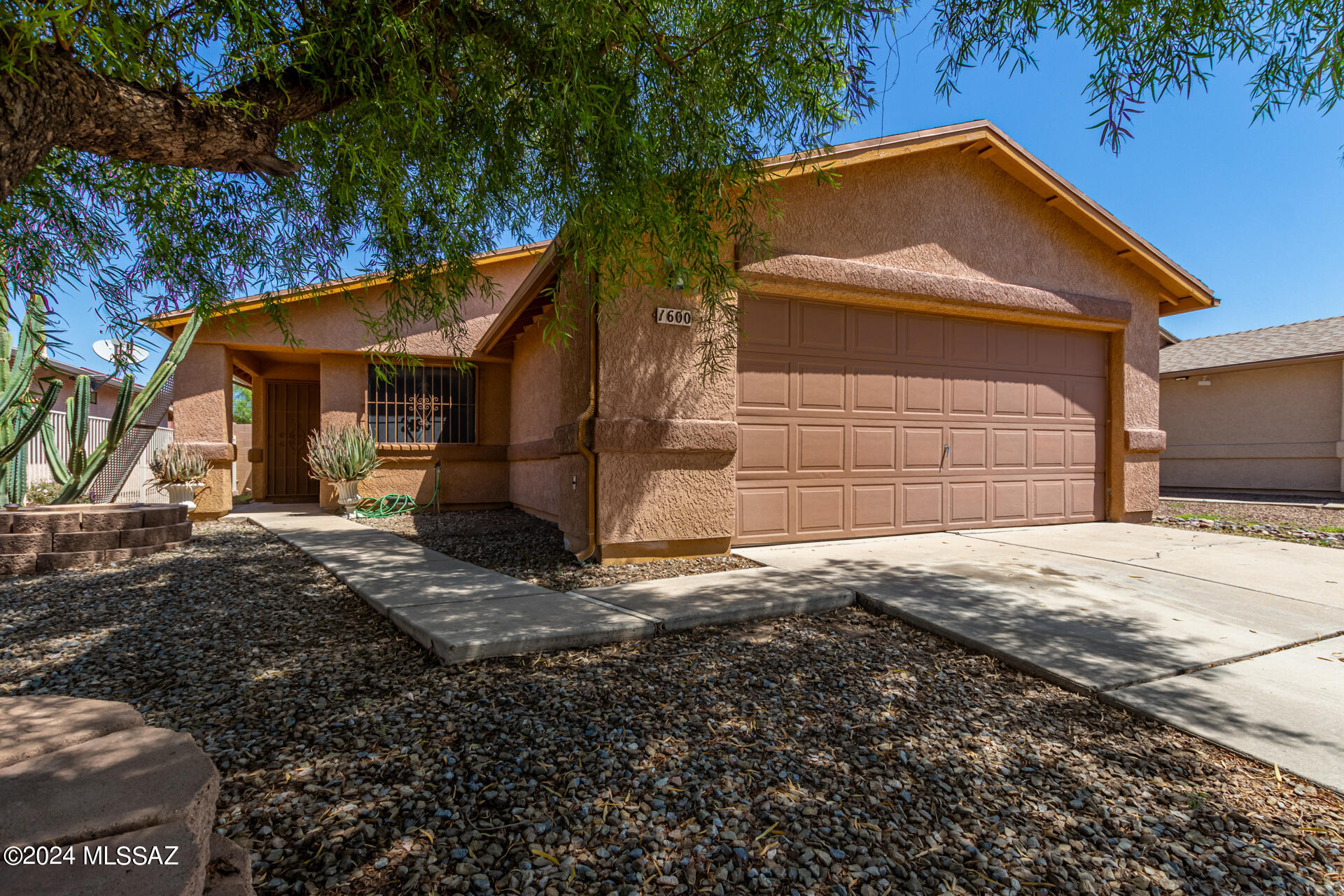 1600 W Mulholland Court