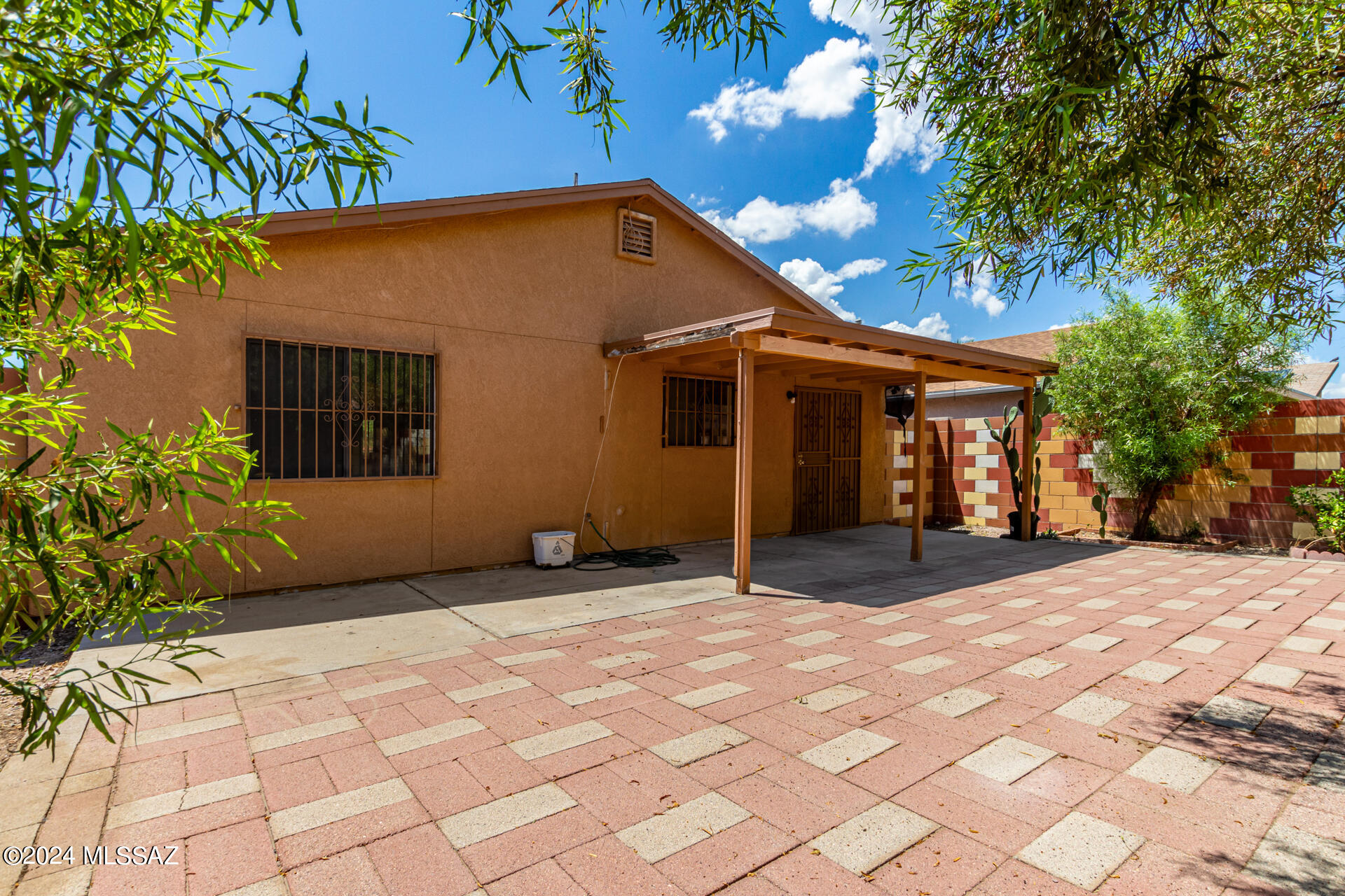 1600 W Mulholland Court