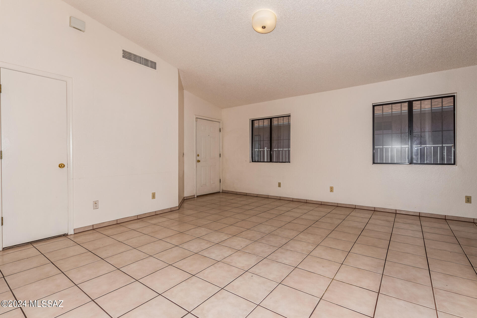 1600 W Mulholland Court