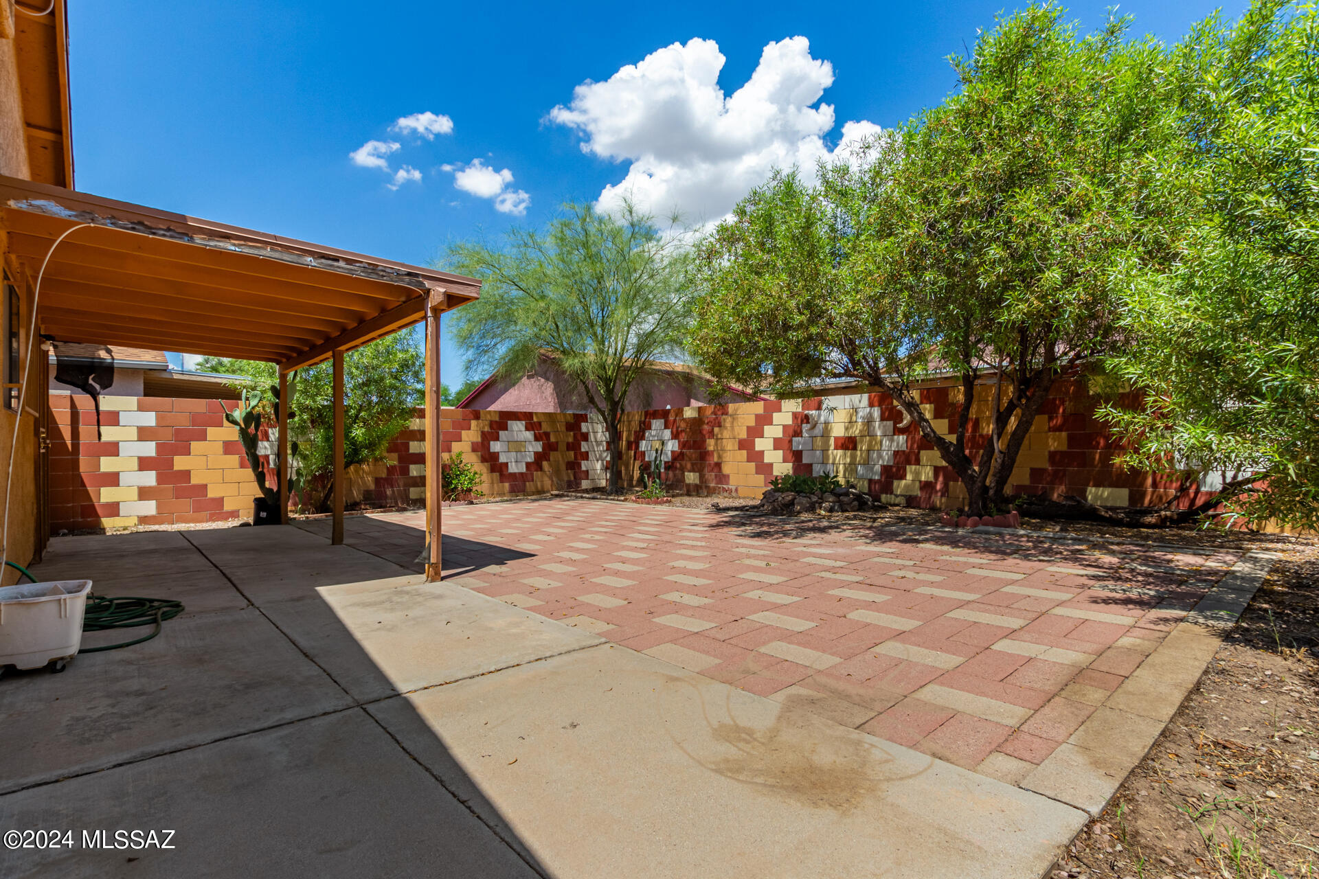 1600 W Mulholland Court