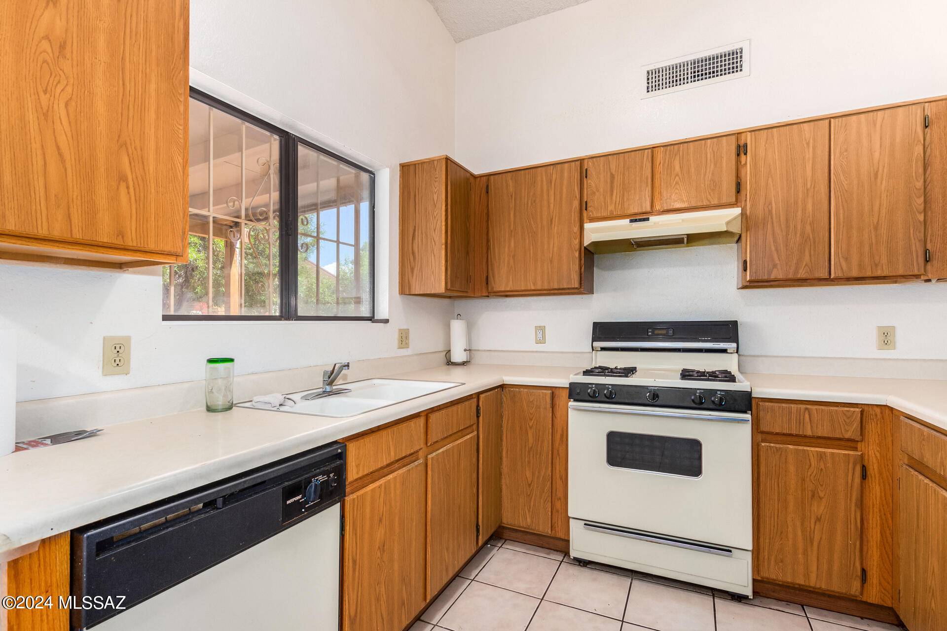 1600 W Mulholland Court