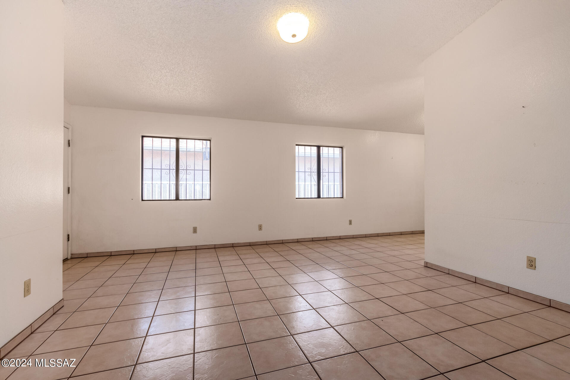 1600 W Mulholland Court