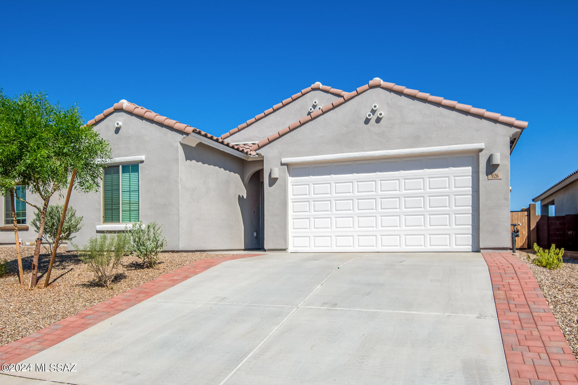 926 W Calle El Acuario