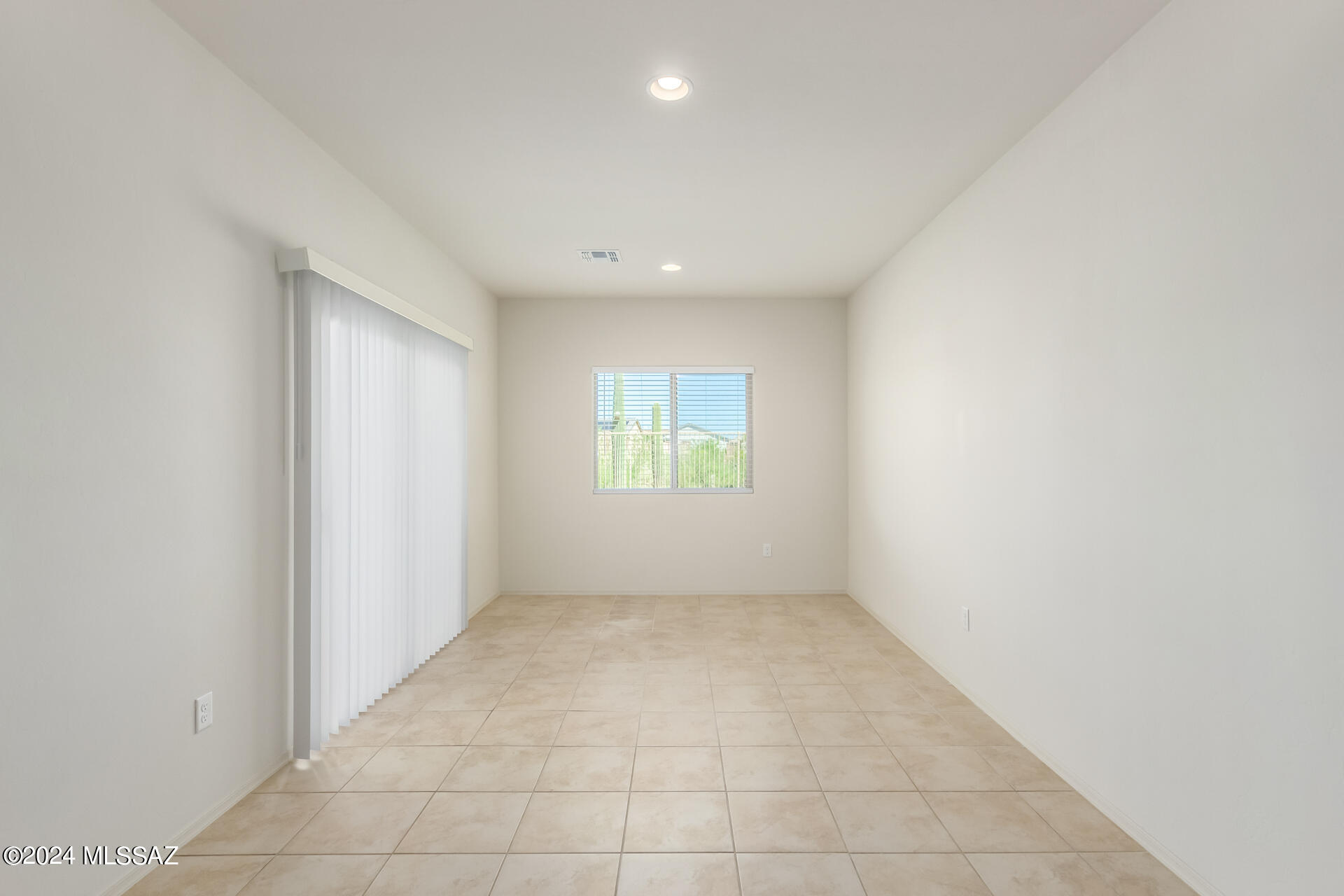 926 W Calle El Acuario