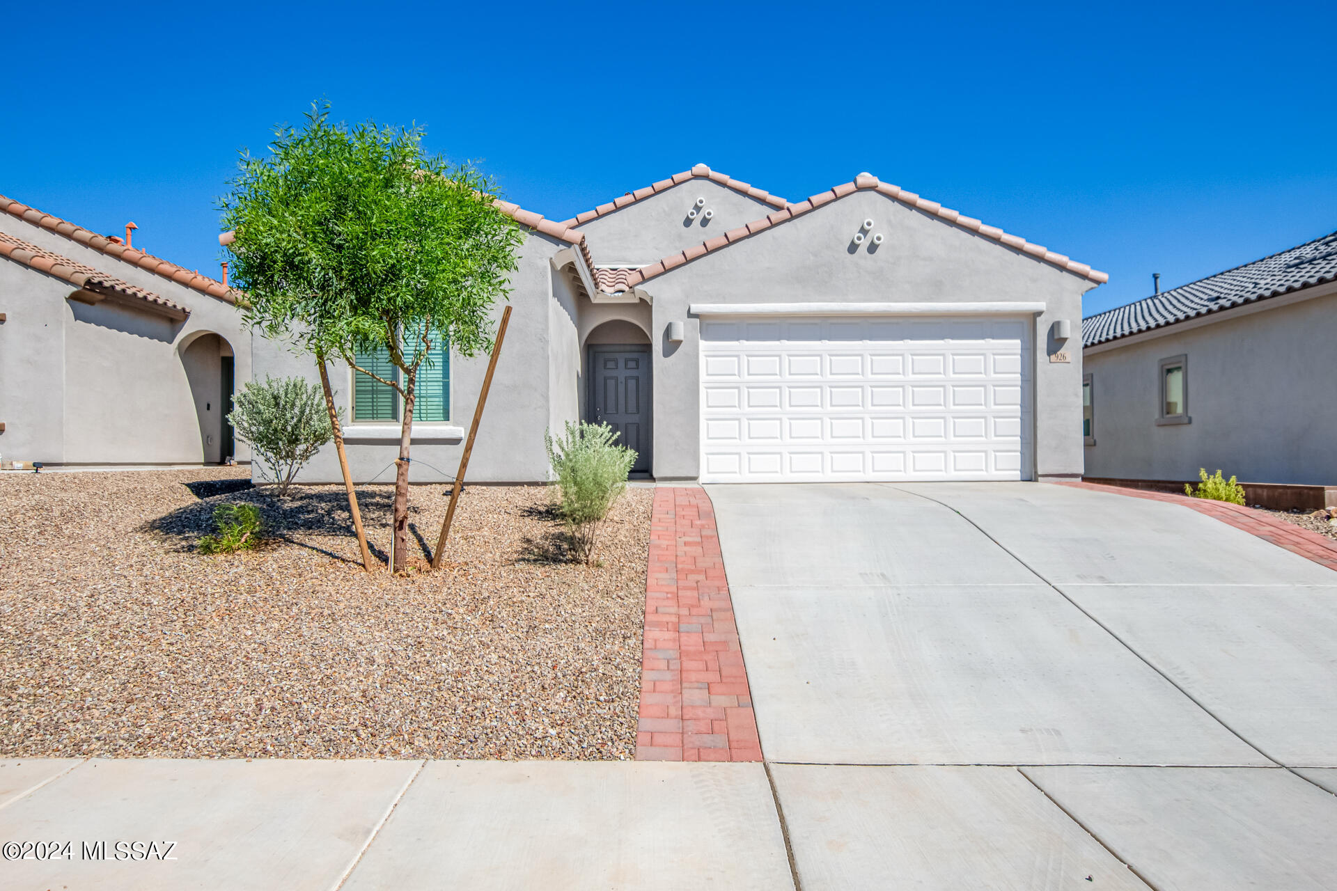 926 W Calle El Acuario