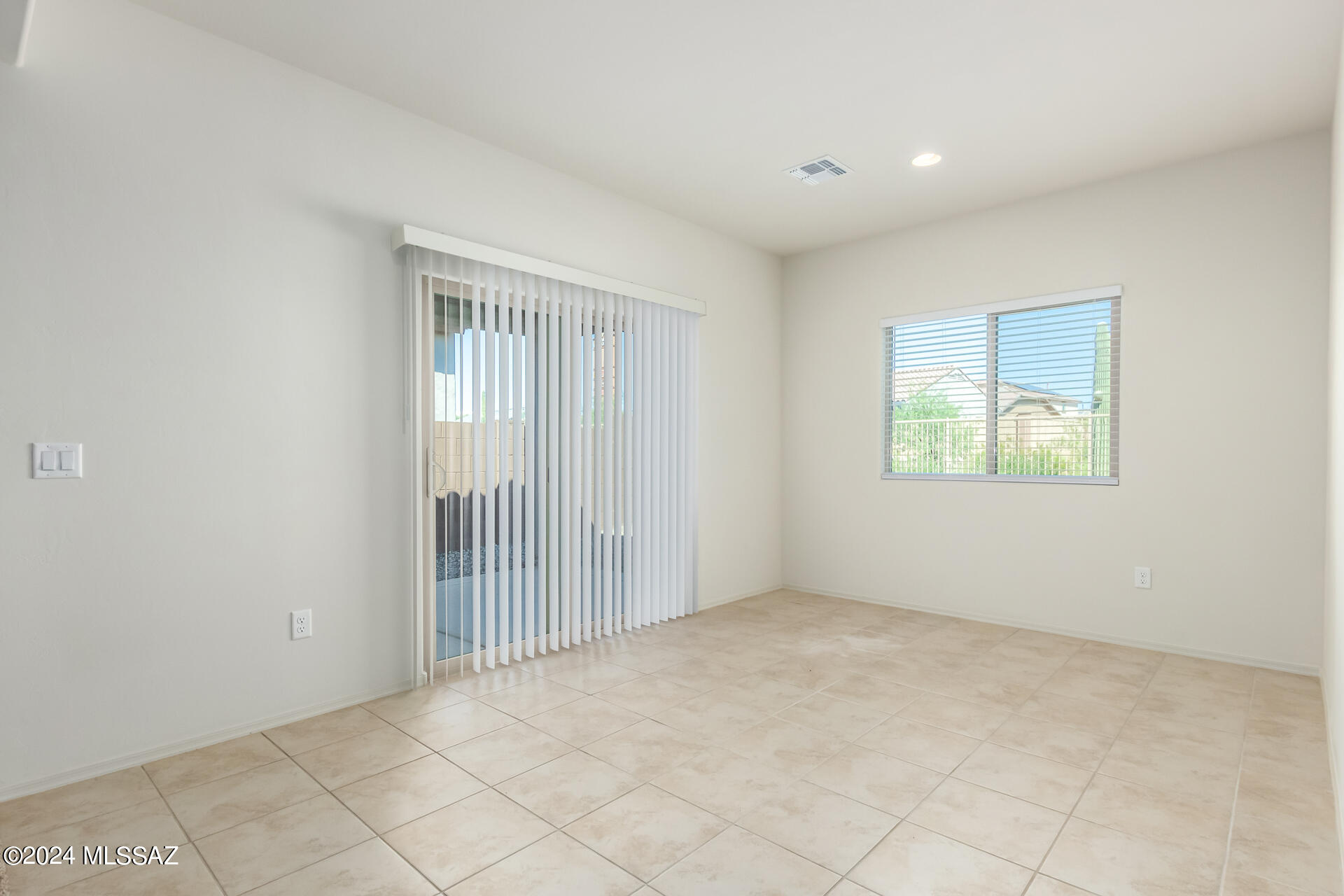 926 W Calle El Acuario