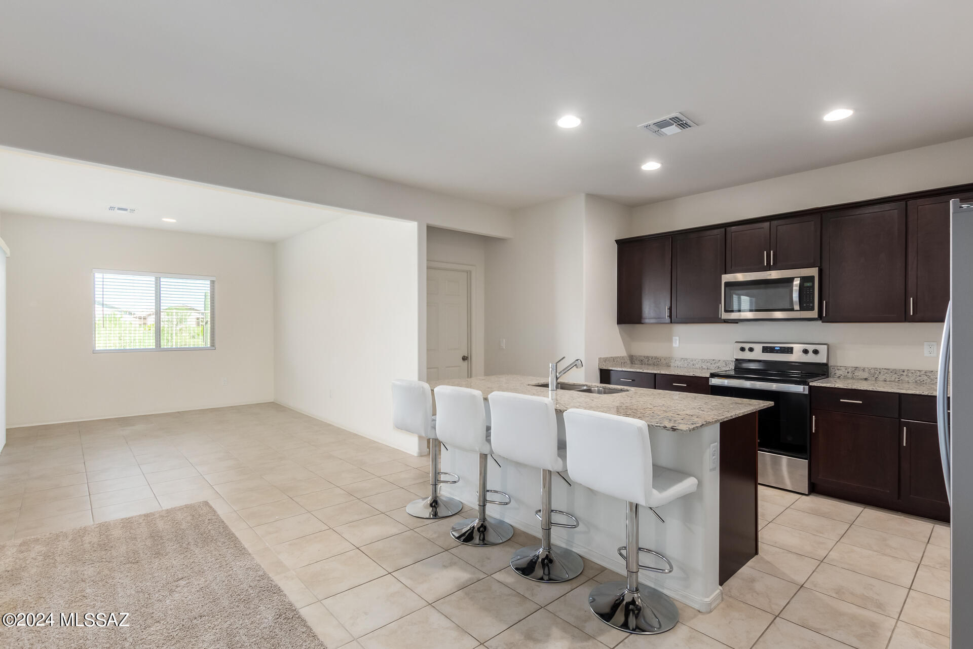 926 W Calle El Acuario