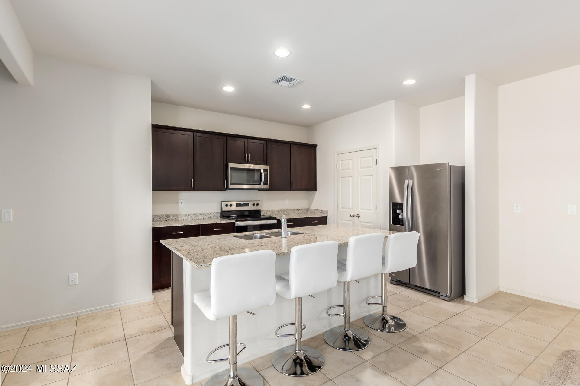 926 W Calle El Acuario