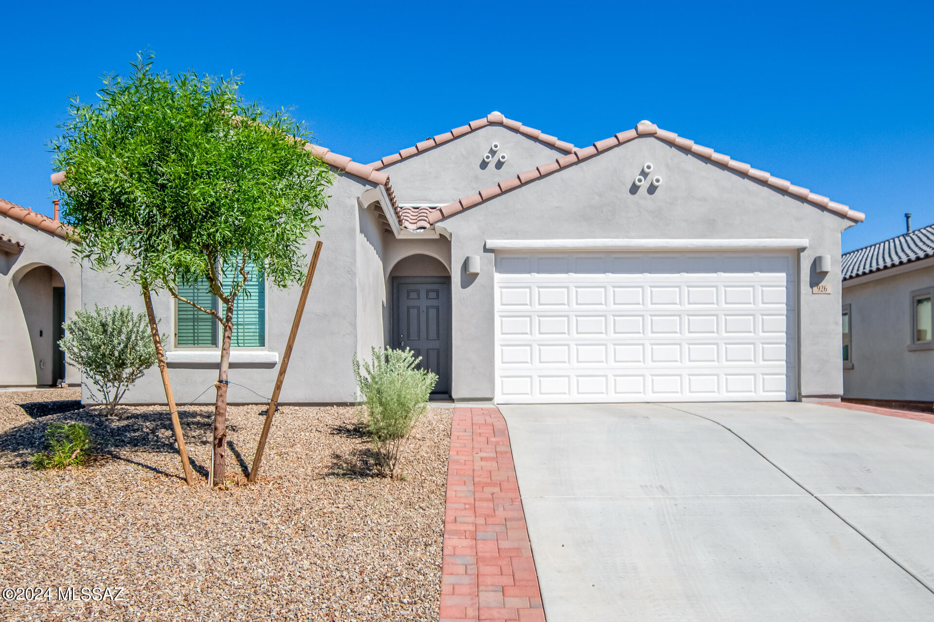 926 W Calle El Acuario