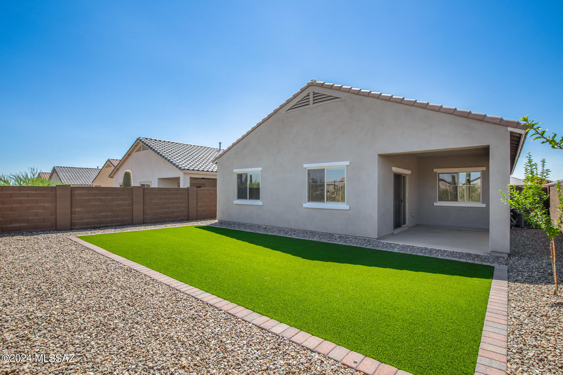 926 W Calle El Acuario