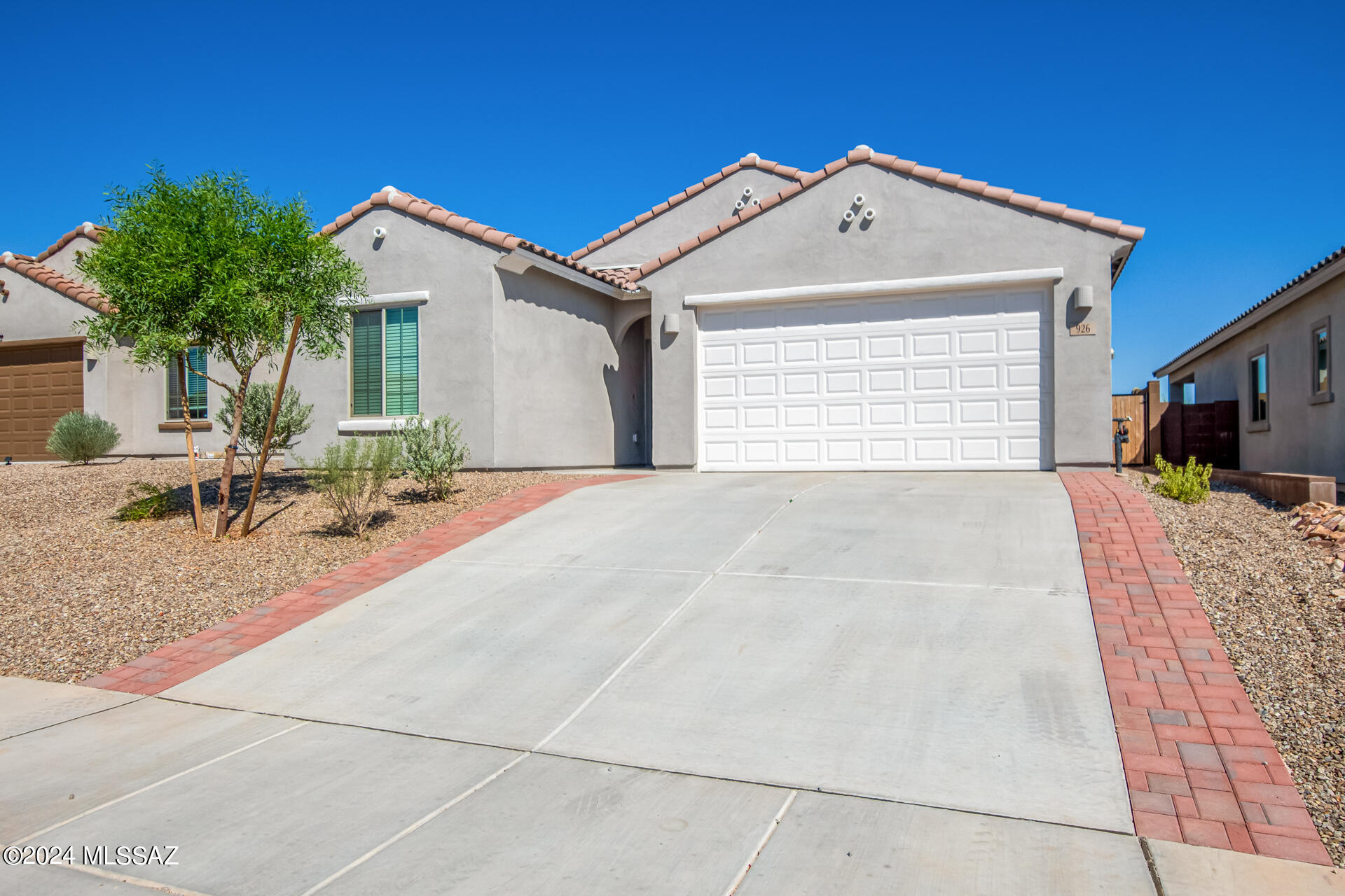 926 W Calle El Acuario