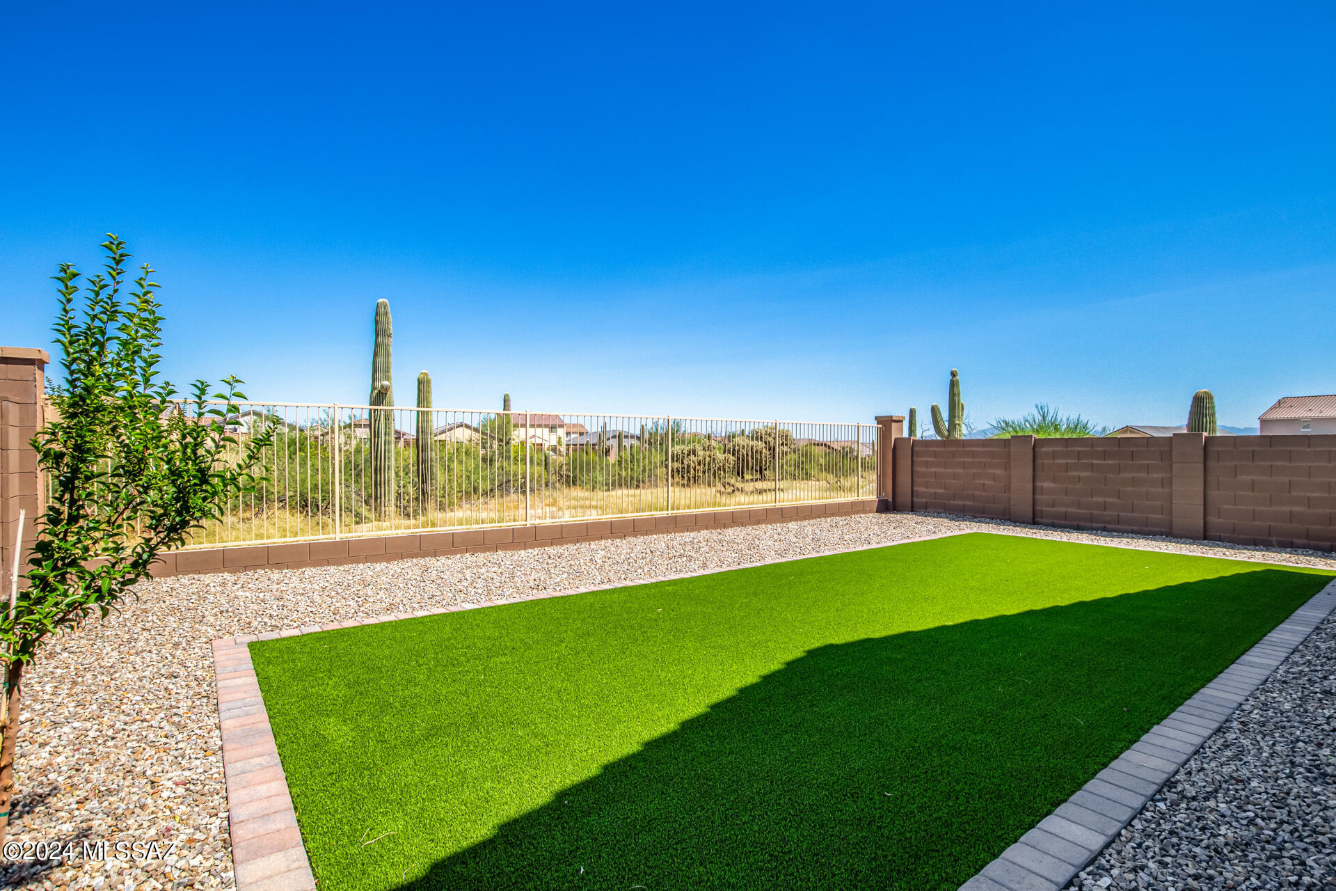 926 W Calle El Acuario