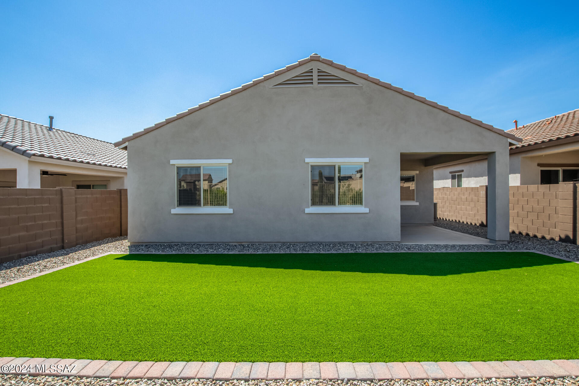 926 W Calle El Acuario