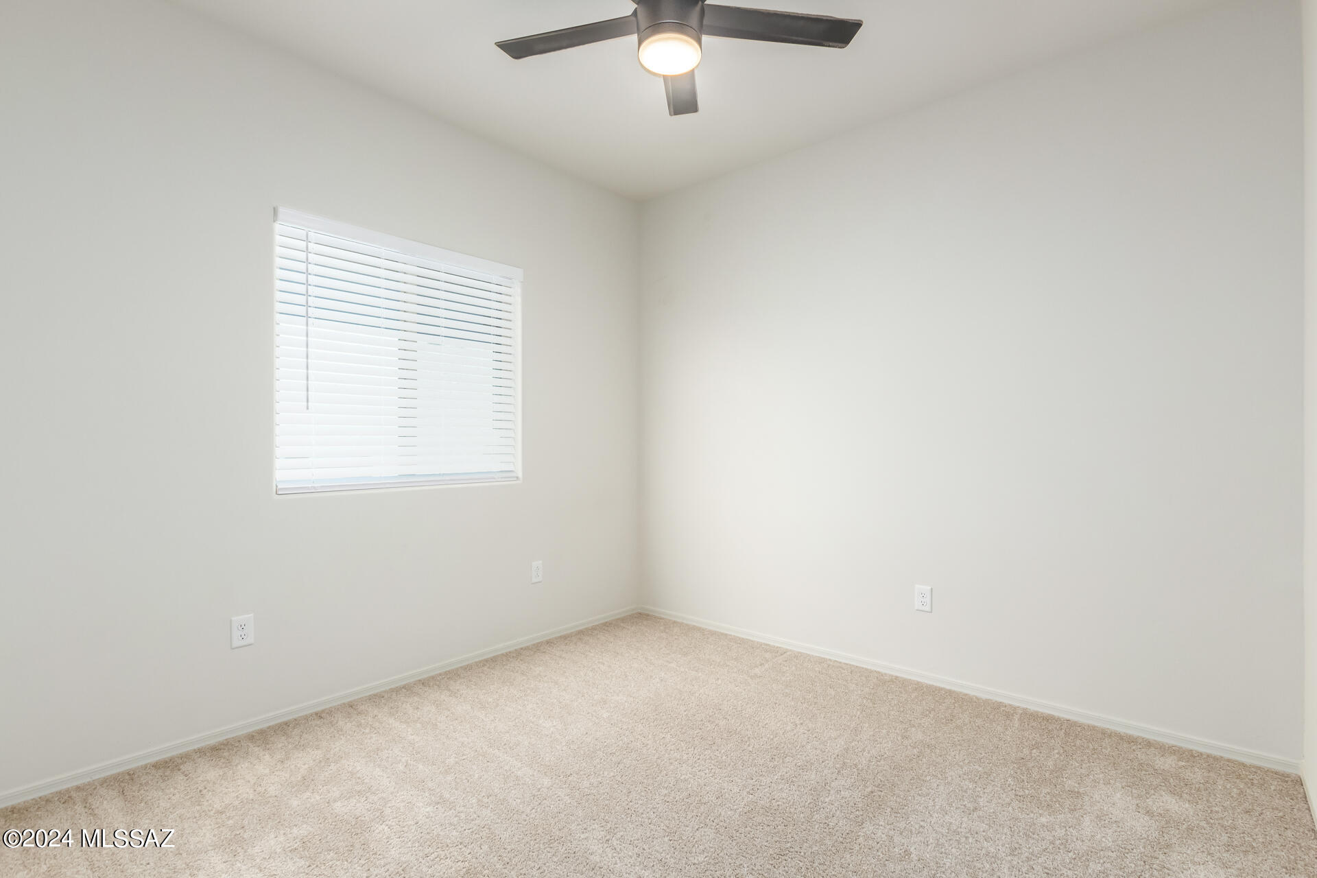 926 W Calle El Acuario