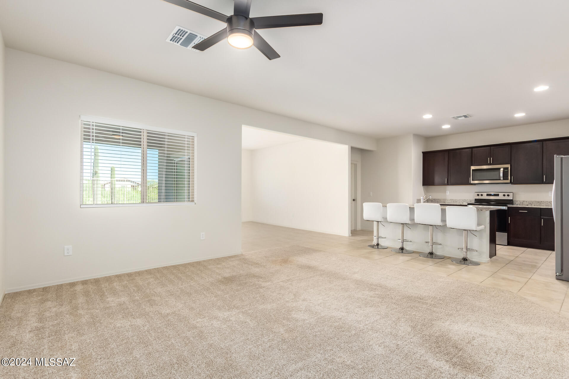 926 W Calle El Acuario