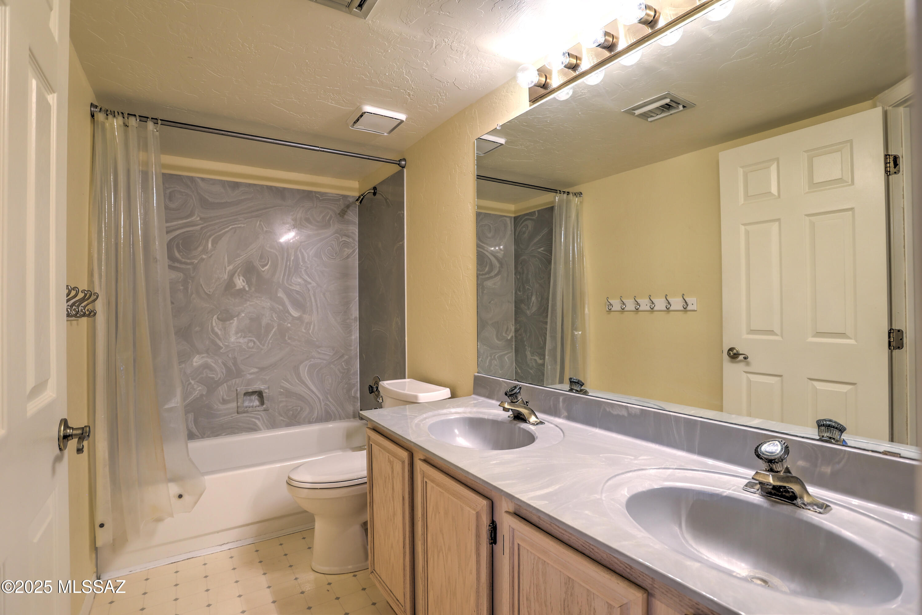 10830 N La Quinta Drive