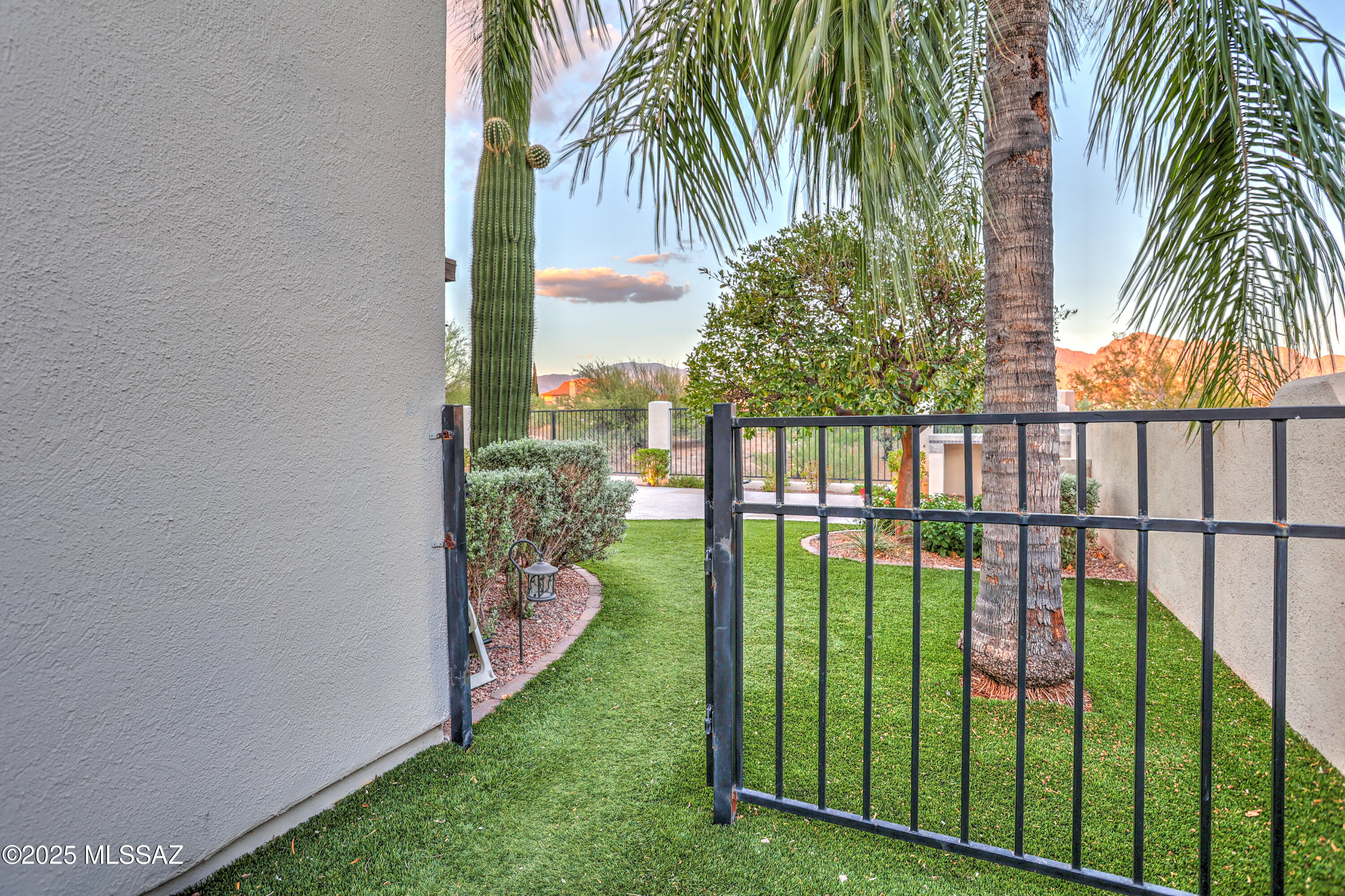 10830 N La Quinta Drive