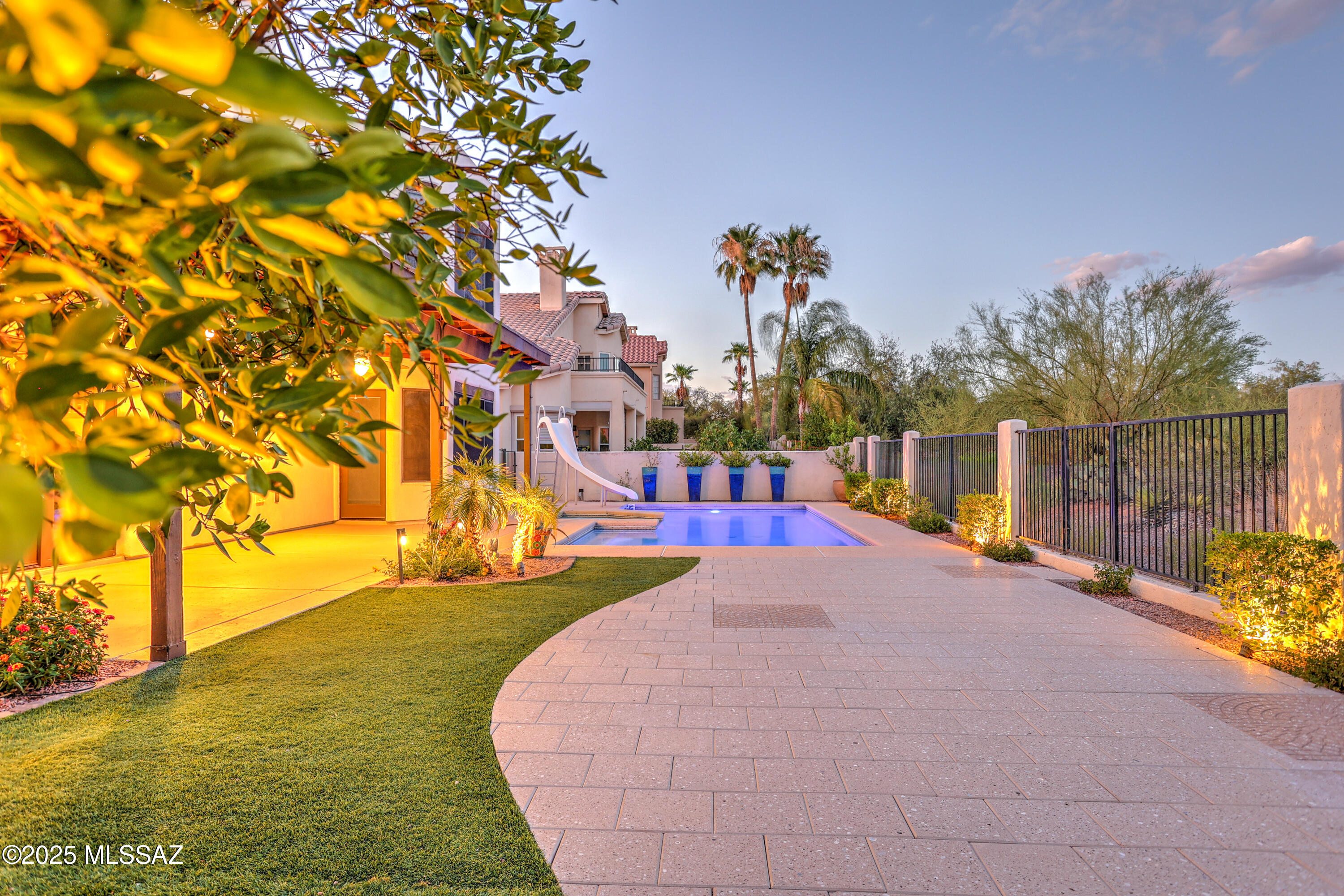 10830 N La Quinta Drive