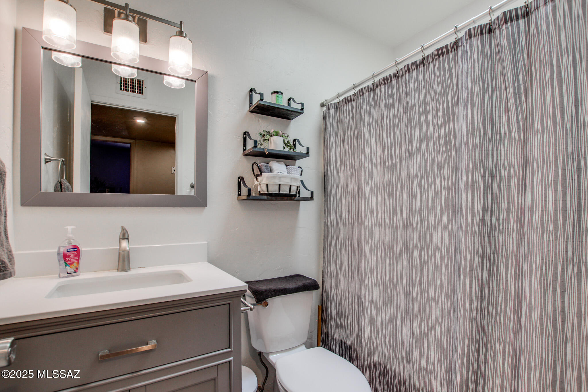 7165 S Geronimo Avenue