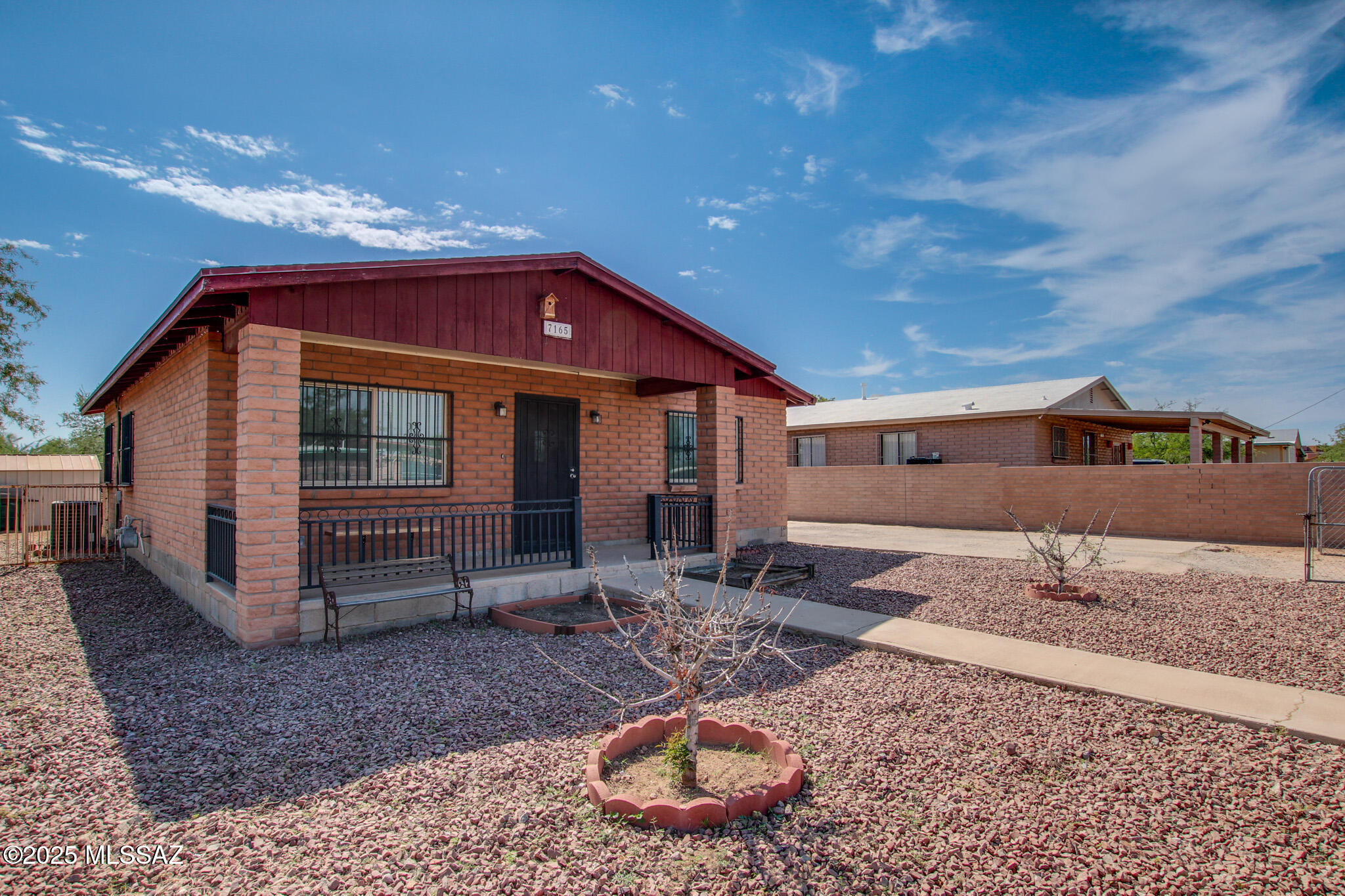 7165 S Geronimo Avenue